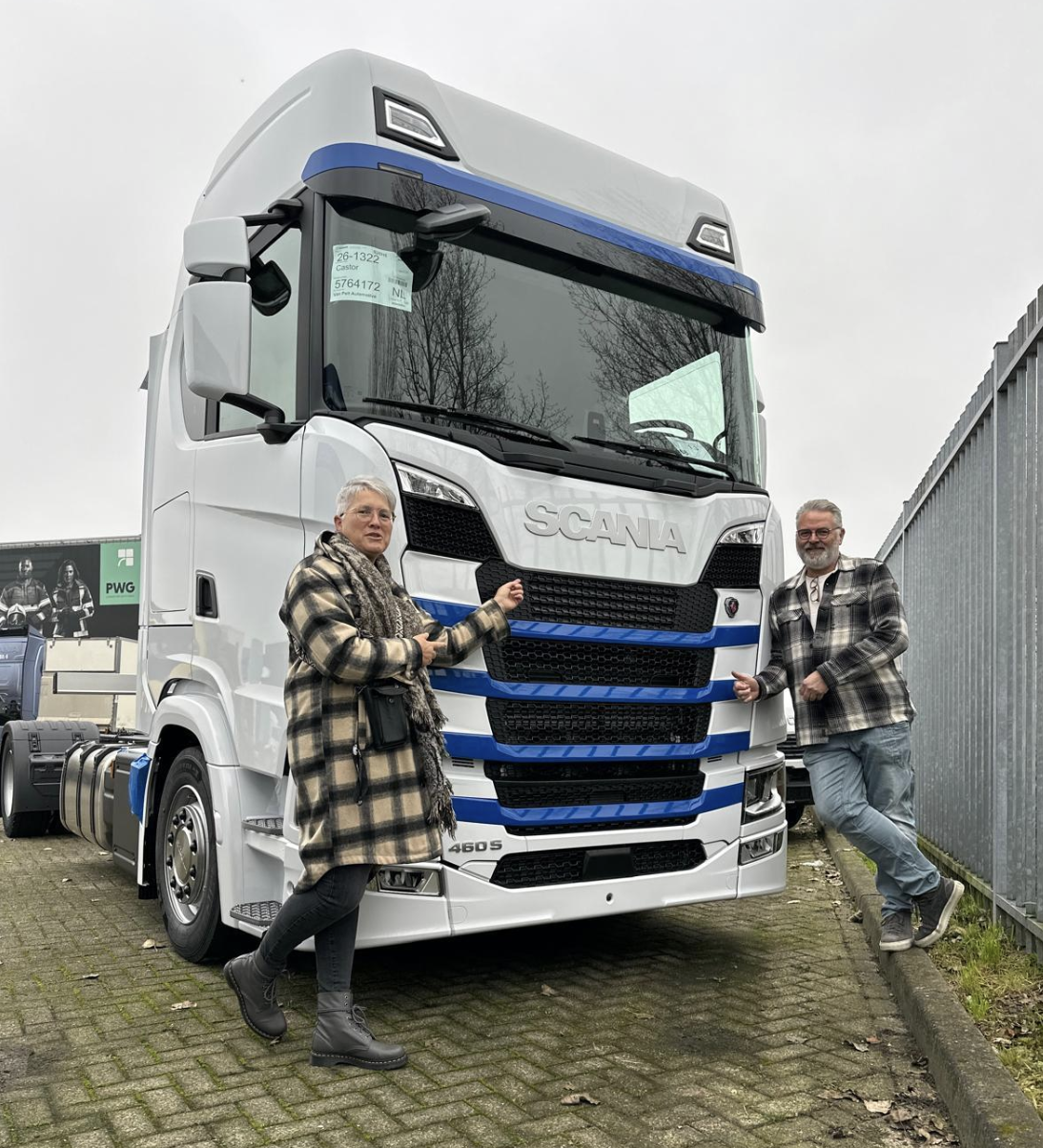 Familiebedrijf CAR2spain bij hun Scania autotransporter